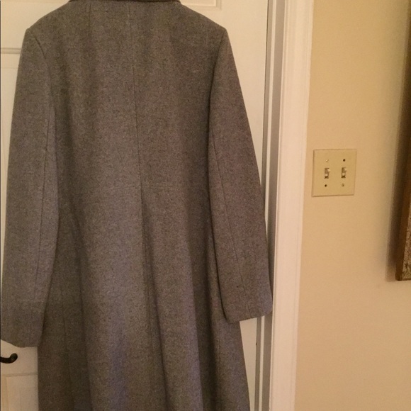 Tahari shawl collar long wool blend coat size L. Soft fabric - Picture 4 of 12